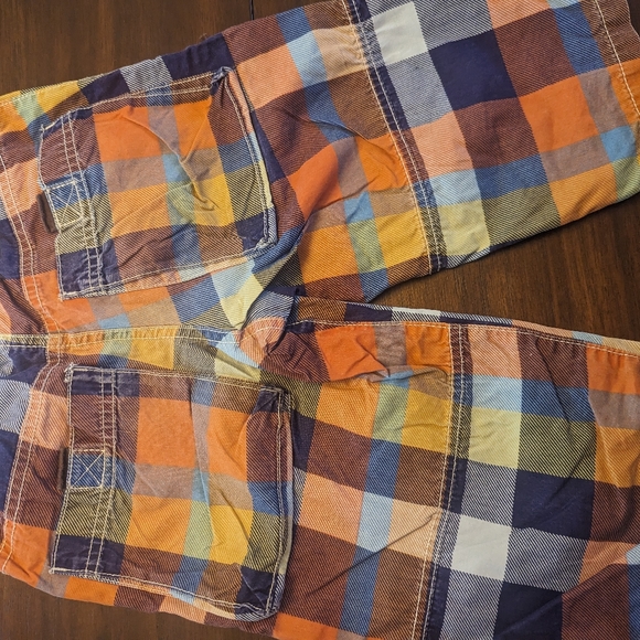 Johnnie B tv t-shirt and plaid mini Boden cargo shorts - Picture 2 of 5